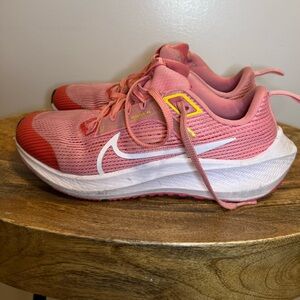 Nike Air Pegasus 40 
Coral Chalk/Citron Pulse/Sea Coral/White
US 5.5Y